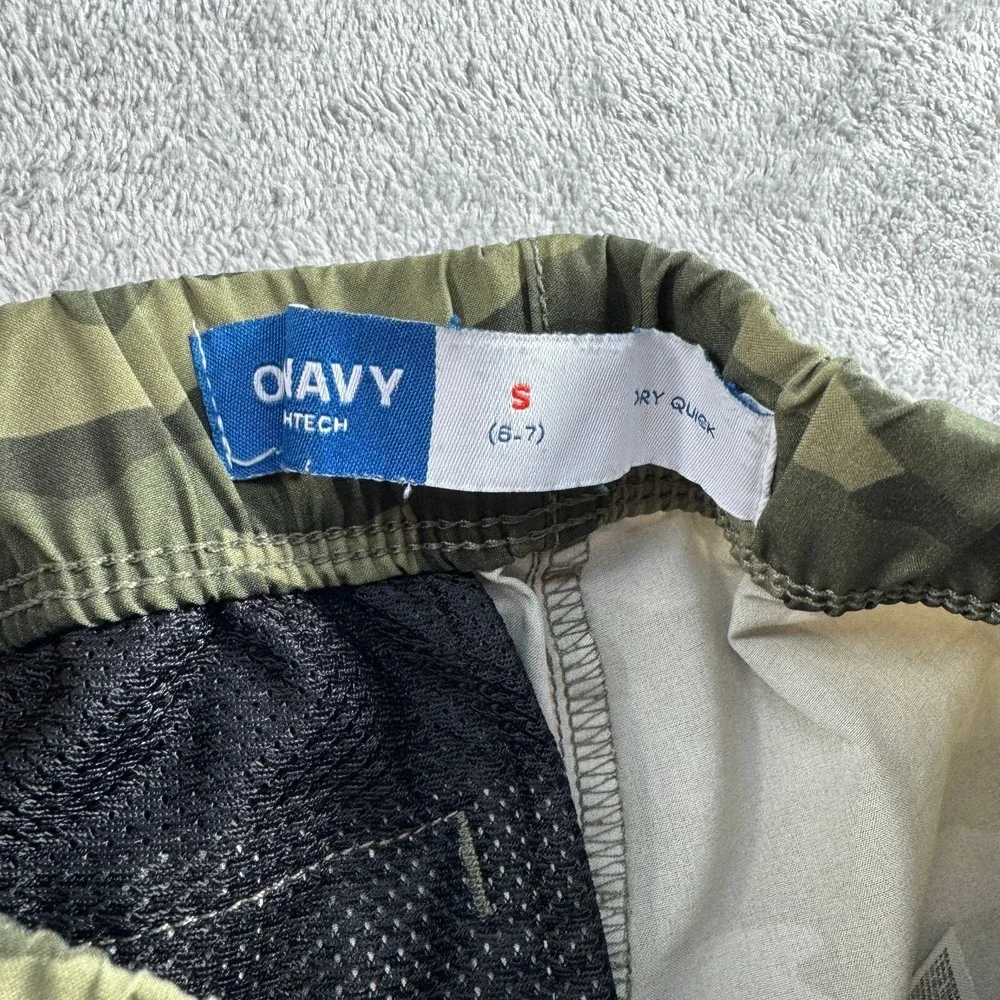 Old Navy Boys Small 6-7 Green Camo Dry Quick Stretch Tech Athletic Shorts